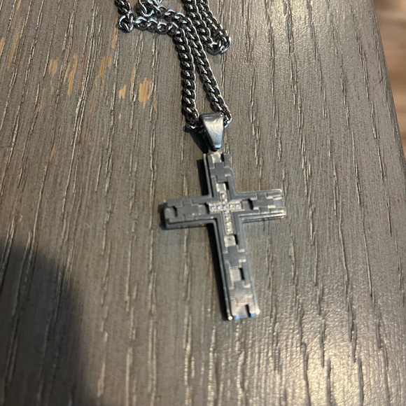 Silver cross necklace - Picture 2 of 3
